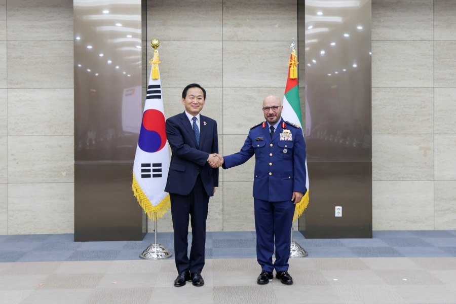 UAE Defense Ministry official visits South Korea