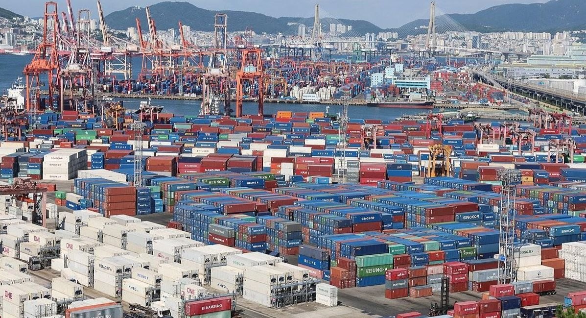 Containers are stacked at a port in Busan, Thursday (Image: Yonhap)
